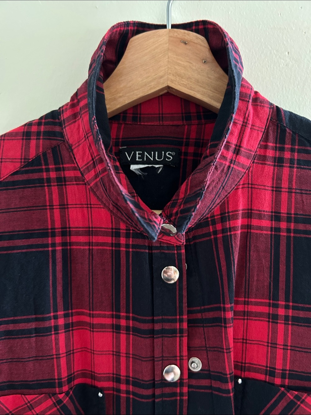 VENUS Red and Black Plaid Button-Down Shirt
